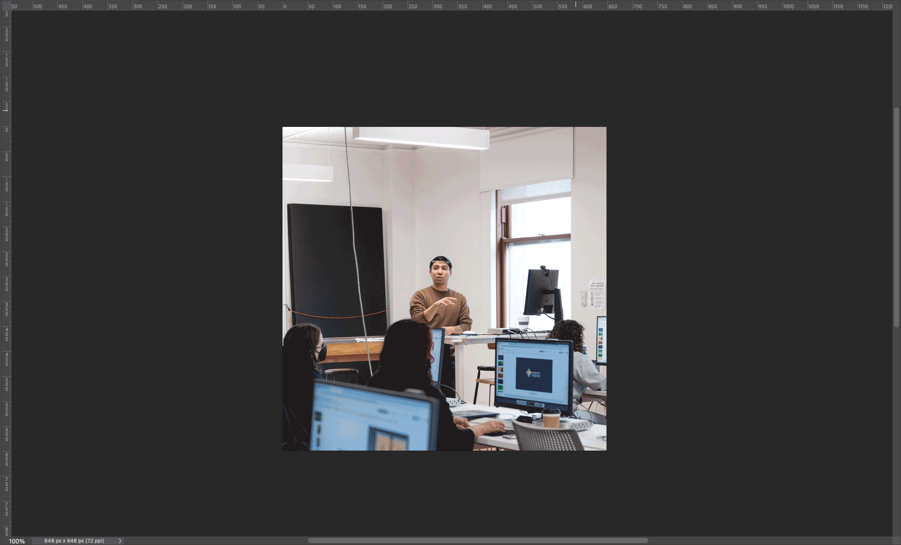 An animated GIF displaying zoom from 100% to 3200% in Adobe Photoshop.